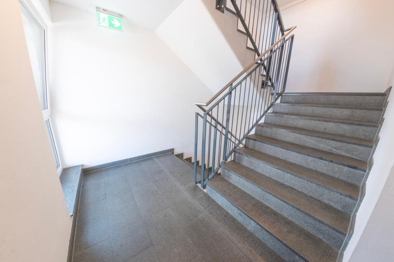 Stay Apartmenthaus Und Monteurzimmer มานไฮม์ ภายนอก รูปภาพ