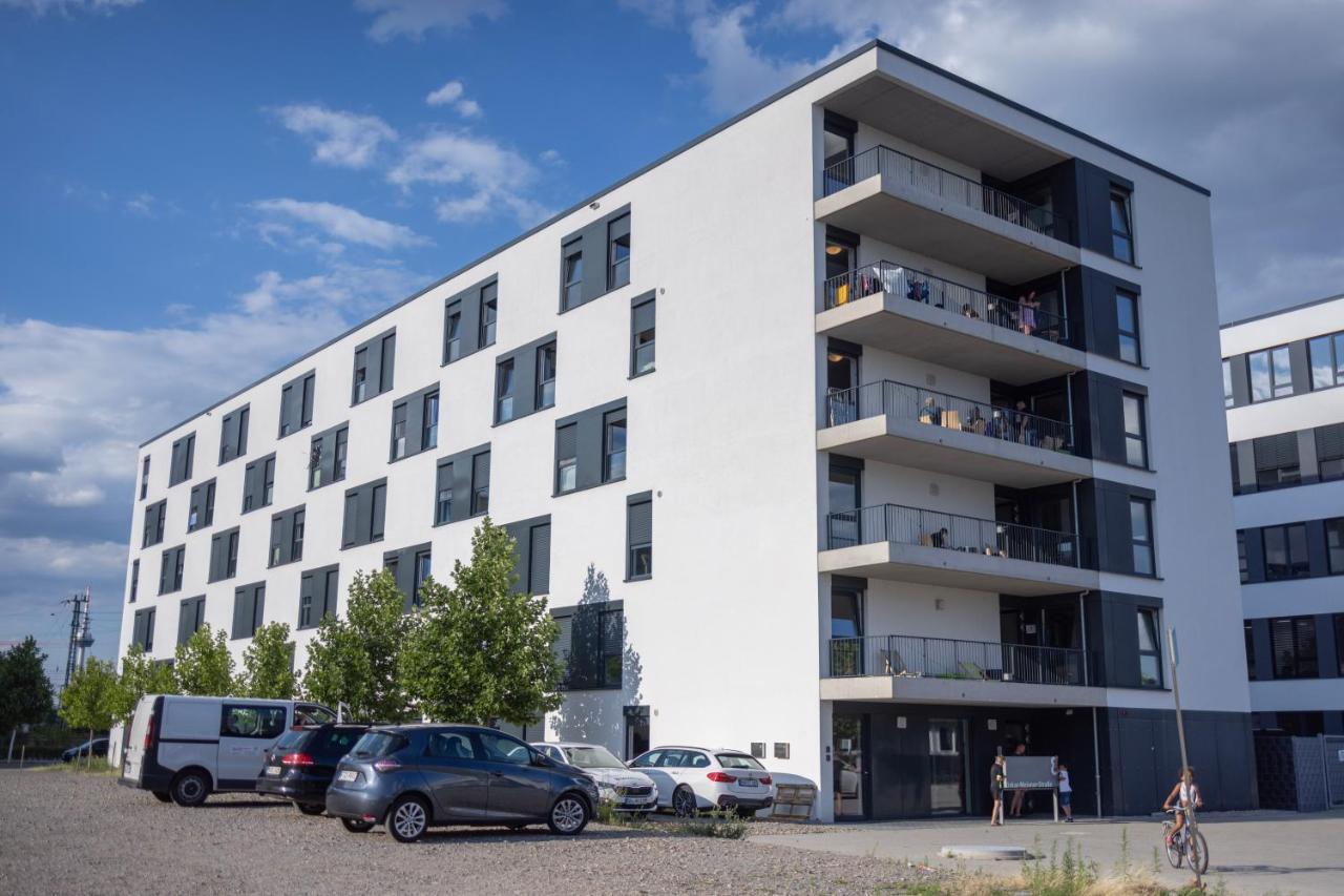 Stay Apartmenthaus Und Monteurzimmer มานไฮม์ ภายนอก รูปภาพ